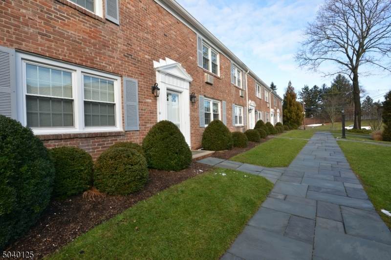 66 New England Ave - Photo 1