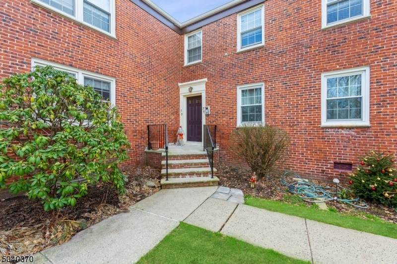 390 Morris Ave - Photo 1