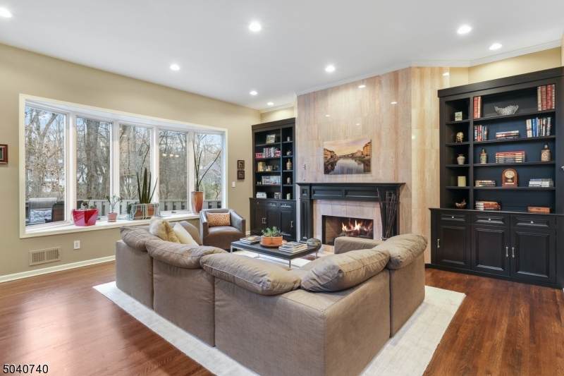 4 Penna Ct - Photo 1