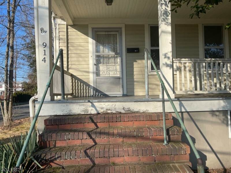 914 Amsterdam Ave - Photo 1