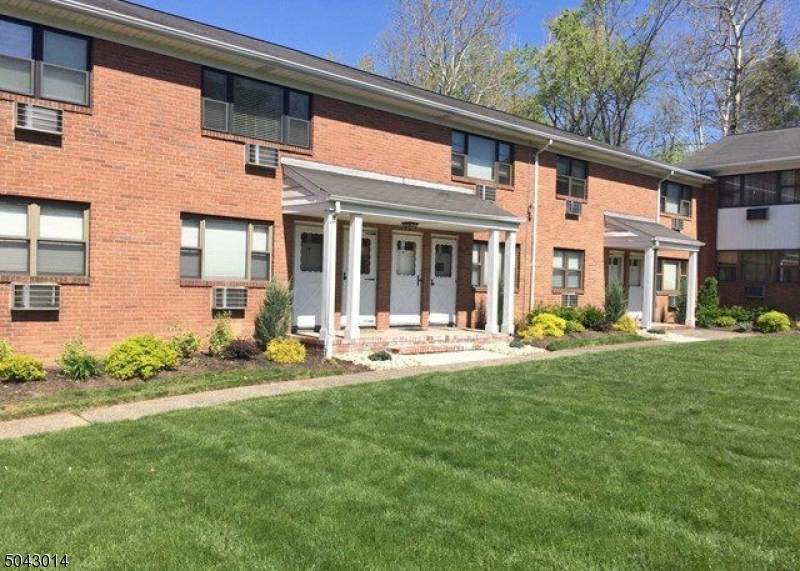 15 Colonial Dr - Photo 1
