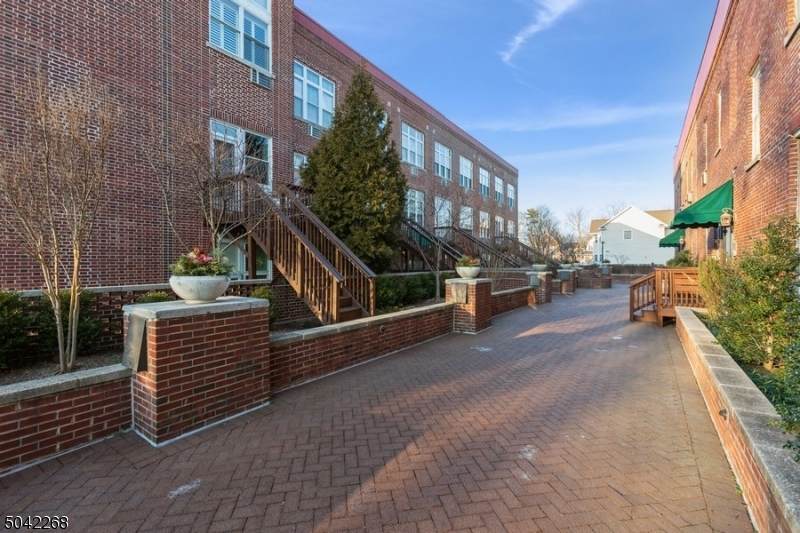 515 Trinity Pl - Photo 1