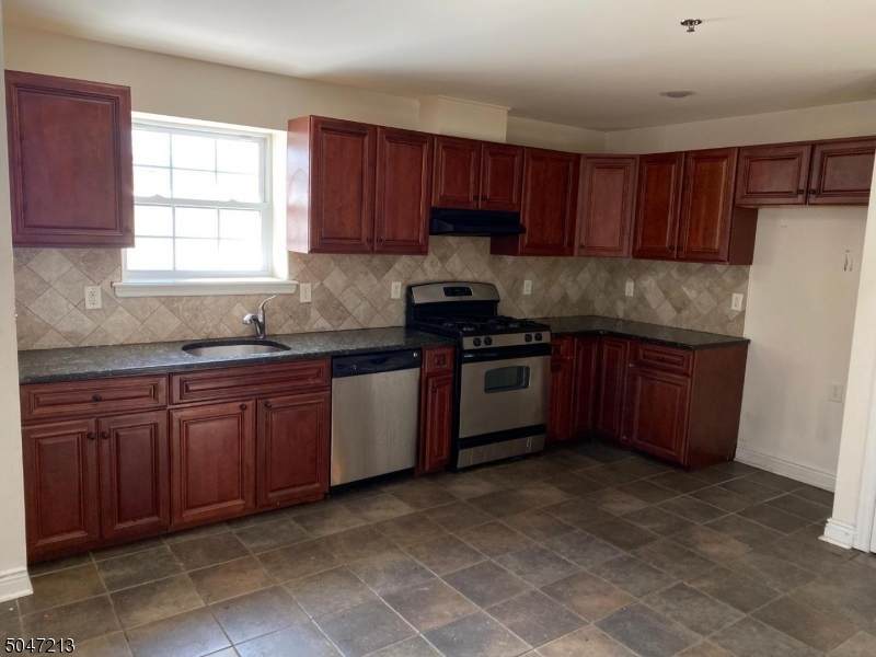 10 Jeraldo St - Photo 1