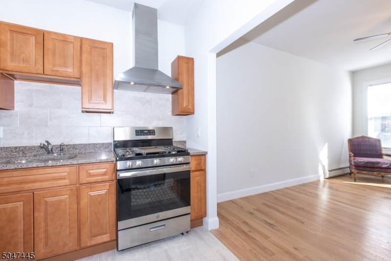114 Pulaski St - Photo 1
