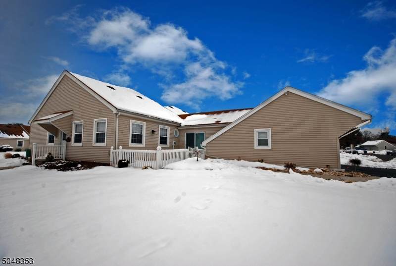 70 William And Mary Square - Photo 1