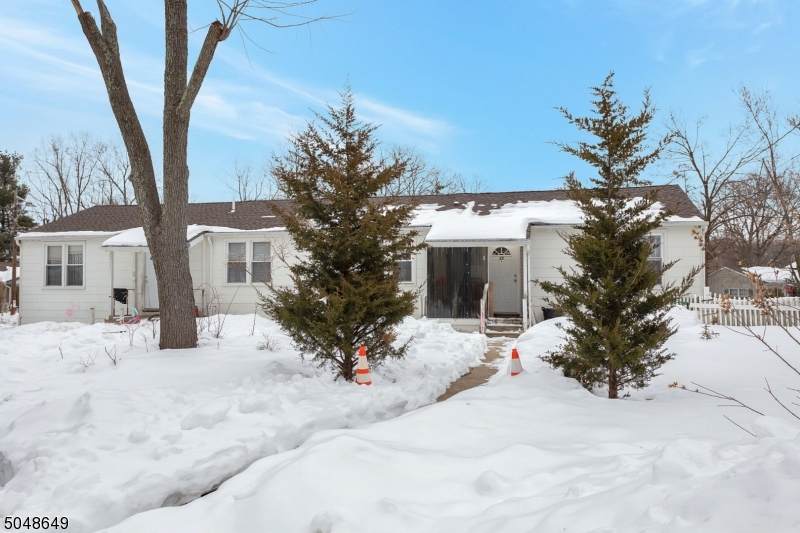 32 Van Wagoner Ave - Photo 1
