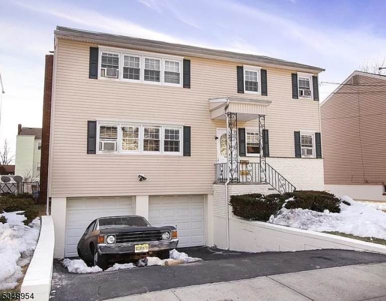 832 Dewey St - Photo 1