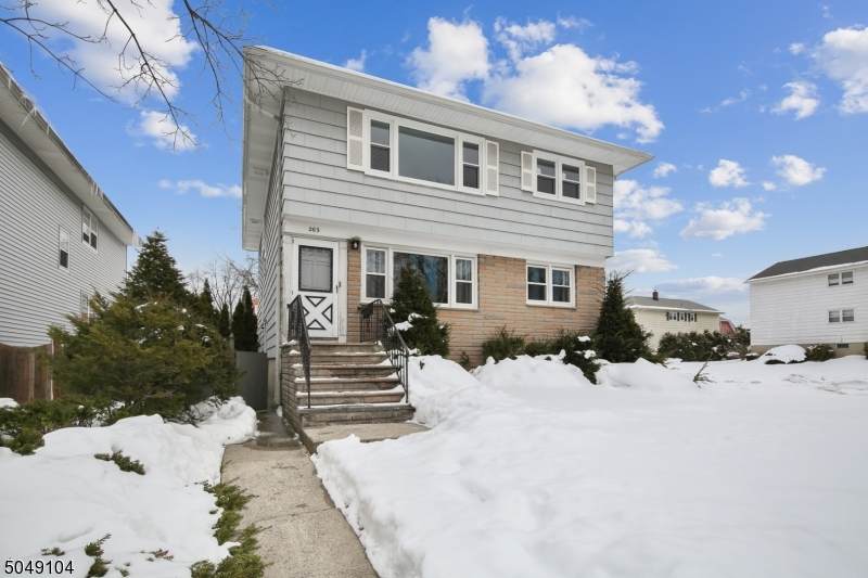 263 Broughton Ave - Photo 1
