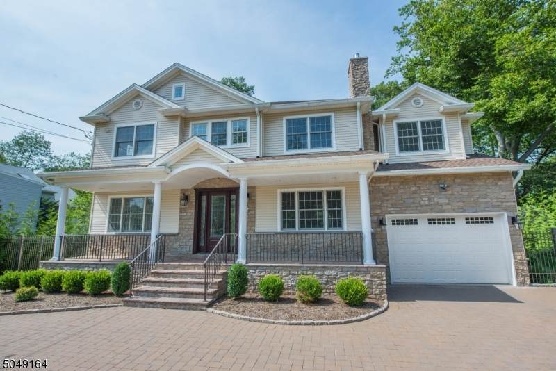 173 Franklin Ave - Photo 1