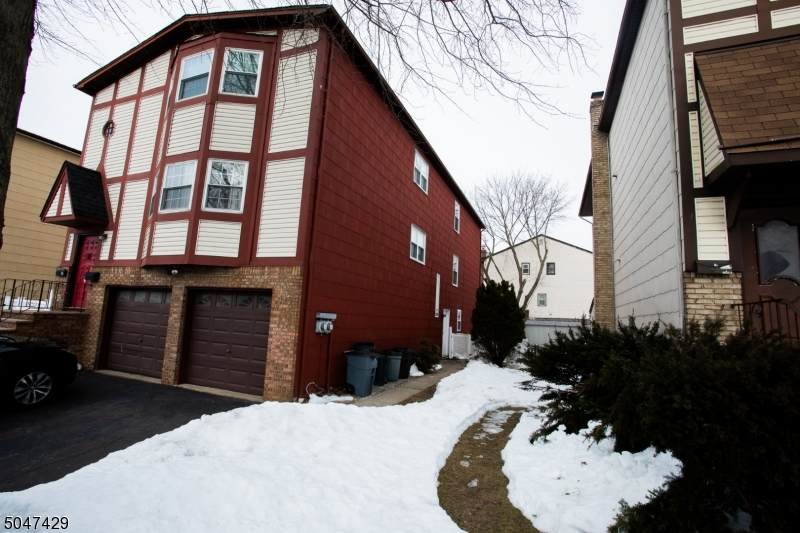 205 Astoria Pl - Photo 1