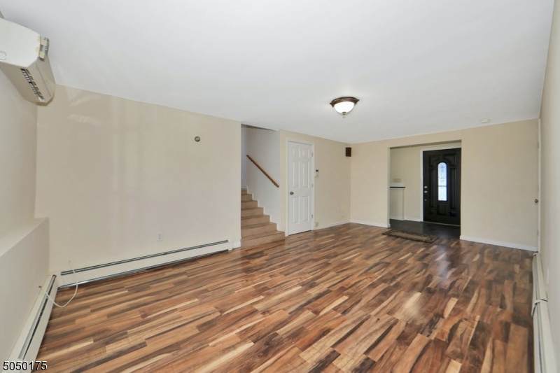 20 Davis Ave - Photo 1