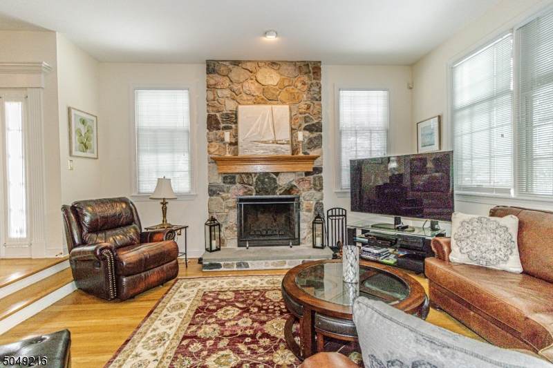 7 Cowdray Pkwy - Photo 1