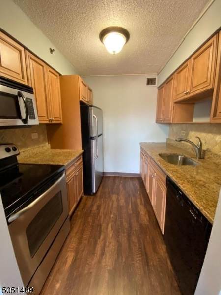 300 Main St Unit 304 - Photo 1