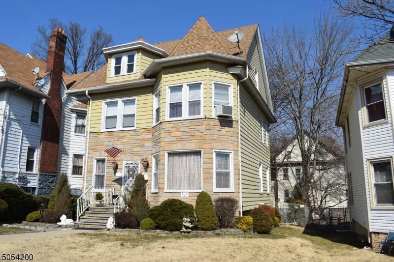 264 Lafayette Ave - Photo 1