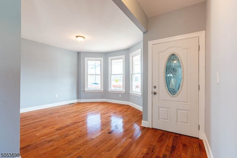 340 Montgomery St - Photo 1