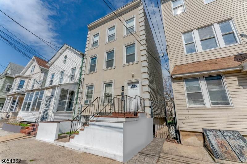 447 Marshall St - Photo 1