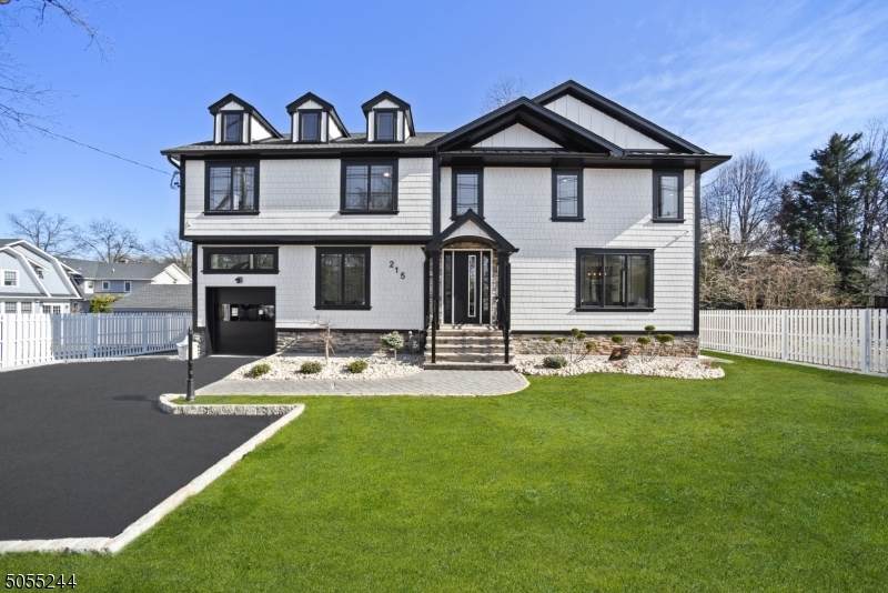 215 Brightwood Ave - Photo 1