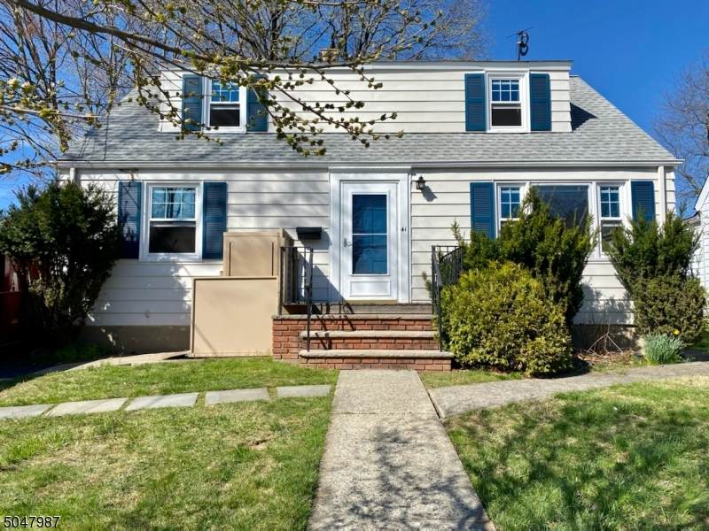 41 Hawthorne Ave - Photo 1