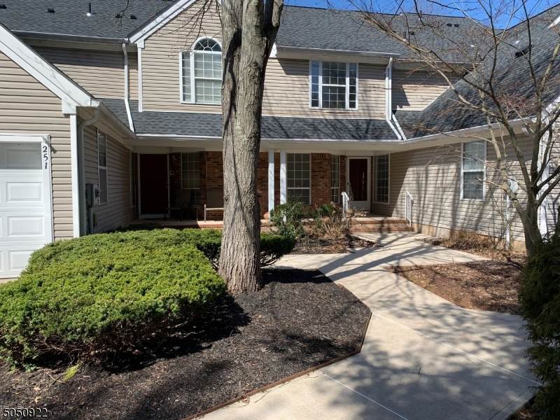 252 Laurel Ct - Photo 1