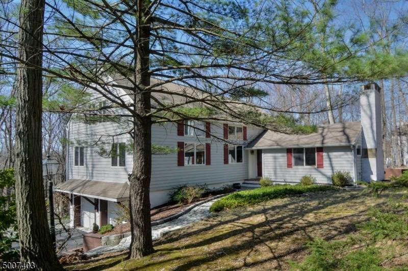 18 Round Hill Rd - Photo 1