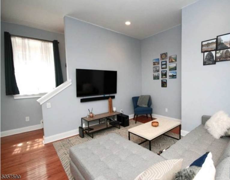 186 Wayne St - Photo 1