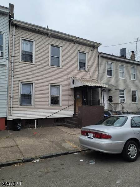 182 Beech St - Photo 1