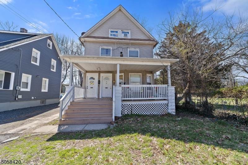 610 Plainfield Ave - Photo 1
