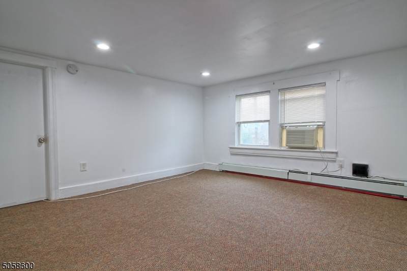140 Davenport St - Photo 1