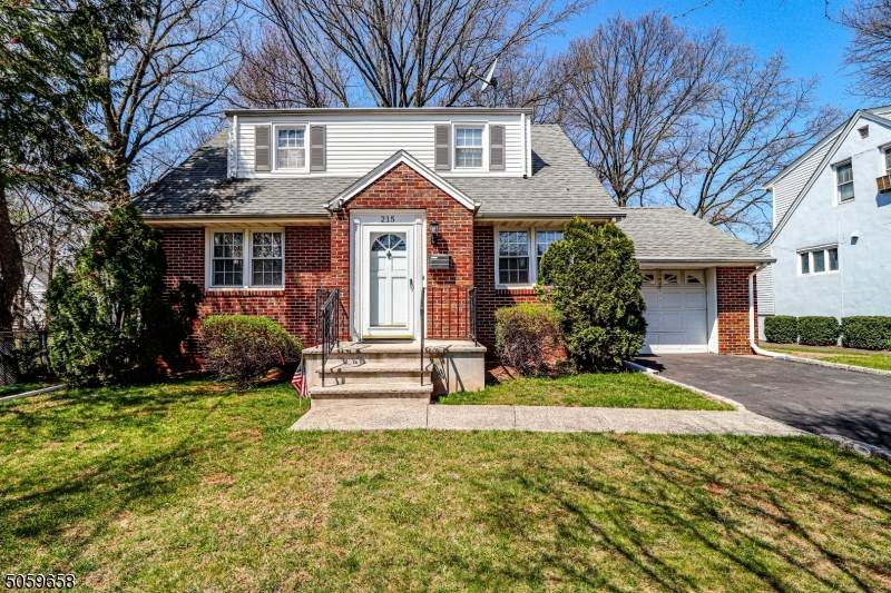 215 E Munsell Ave - Photo 1