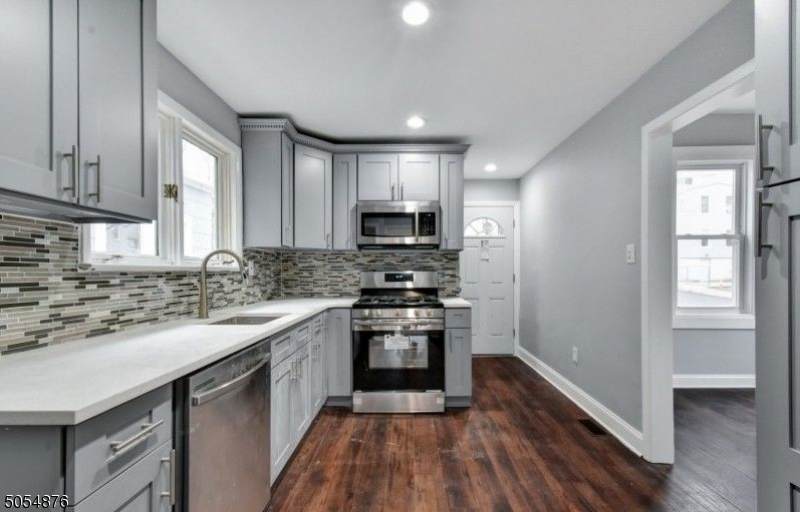 1068 Grove St - Photo 1