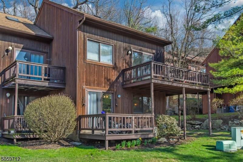 14 Stonehill Dr - Photo 1