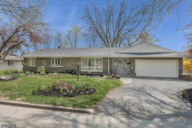 77 Ryerson Ave - Photo 1