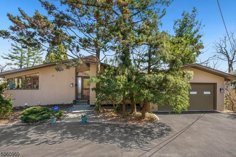 165 Highland Ave - Photo 1