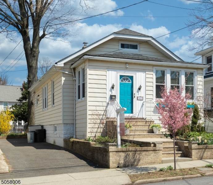 43 Broadview Ave - Photo 1