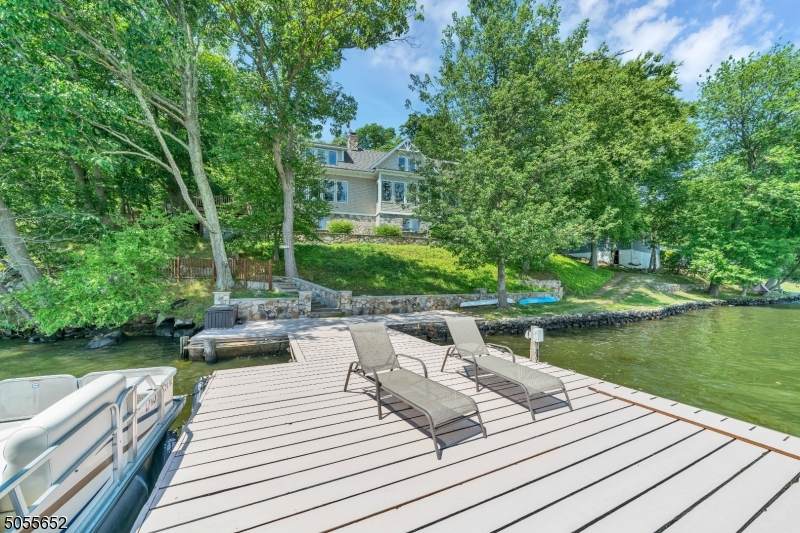 20 Halsey Oval - Photo 1