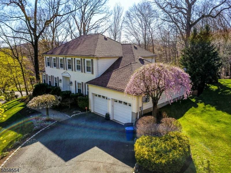 560 Lynne Dr - Photo 1