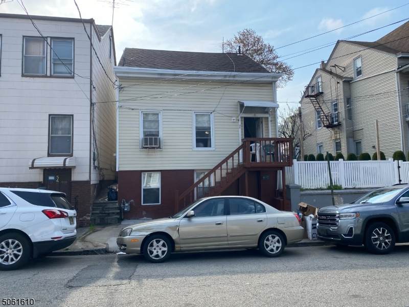 52 Bloomfield Ave - Photo 1
