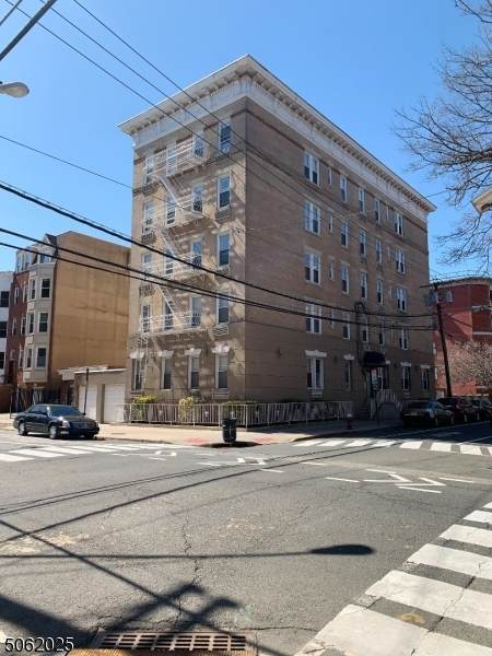 734 Adams St - Photo 1