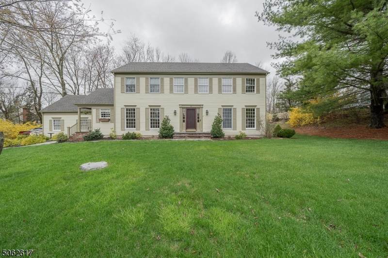 24 Chaucer Dr - Photo 1