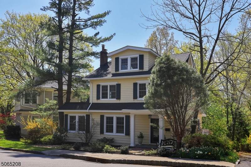 98 Hobart Avenue - Photo 1