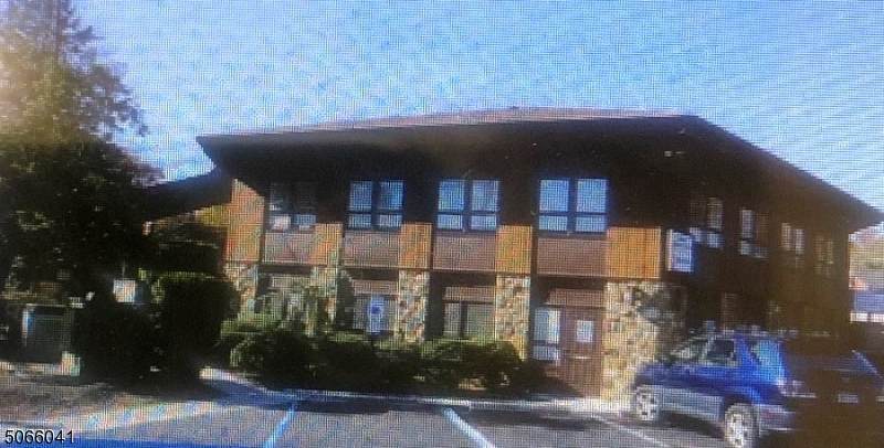 100 Northfield Ave - Photo 1