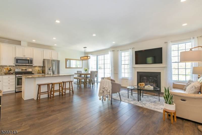13 Warren Dr - Photo 1