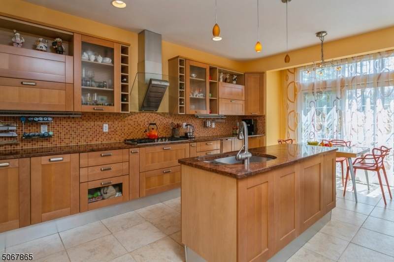 8 Crest Ct - Photo 1