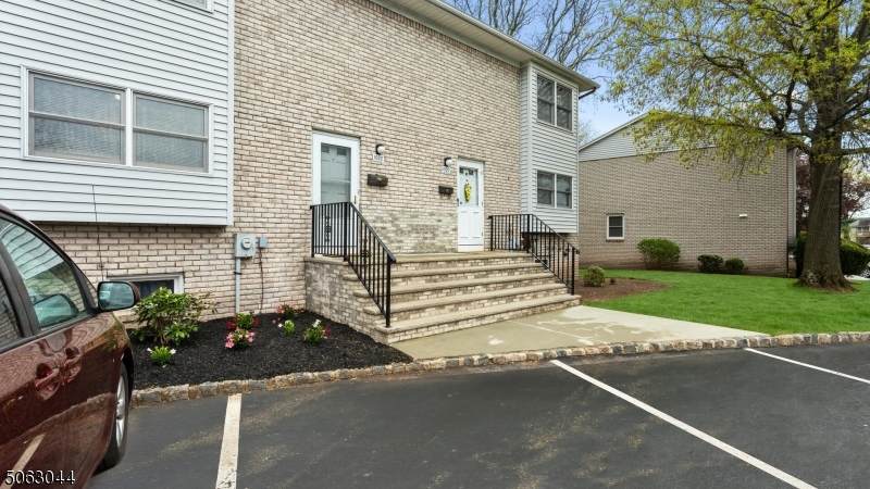 1022 Robin Rd - Photo 1