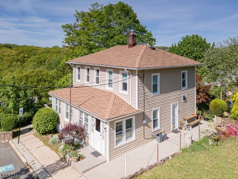 104 Oak St - Photo 1