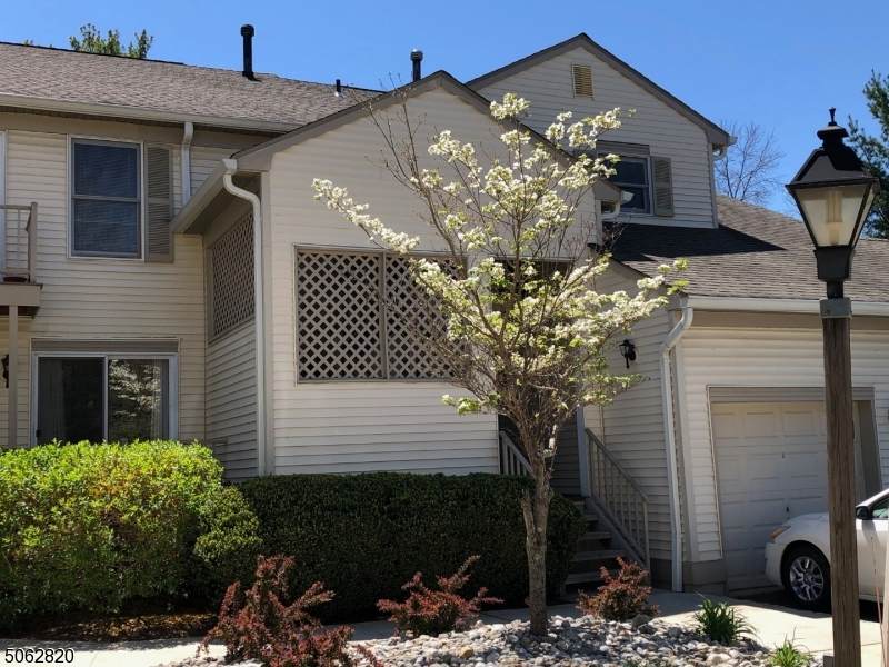 11 Commonwealth Dr - Photo 1
