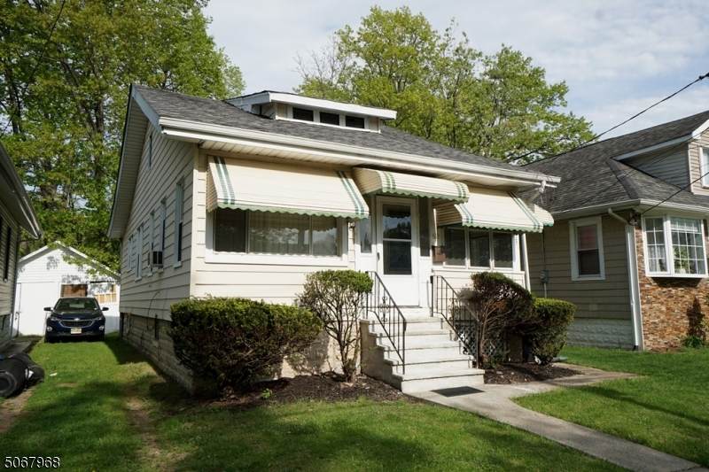 613 Spruce St - Photo 1