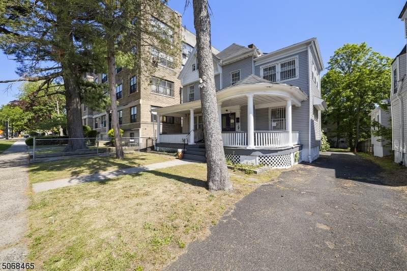 333 Park Ave - Photo 1