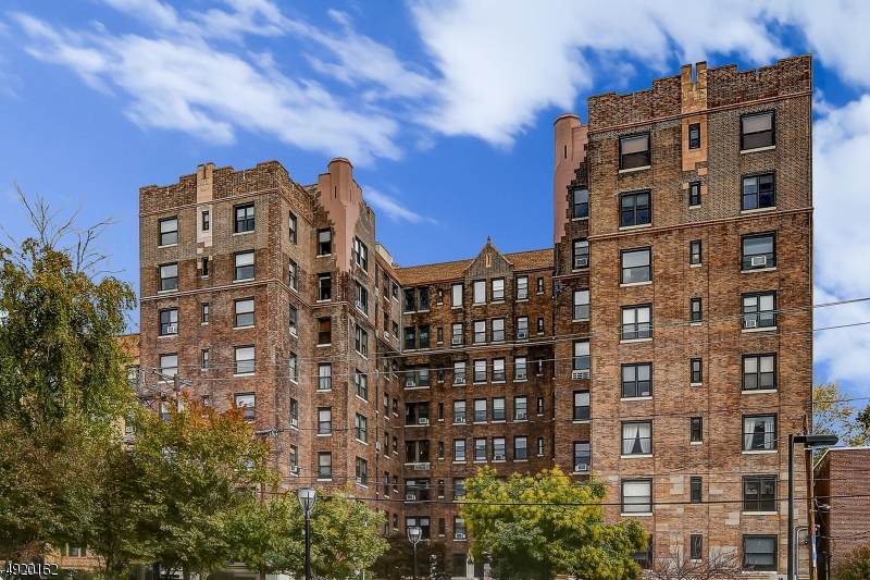 50 Glenwood Ave - Photo 1