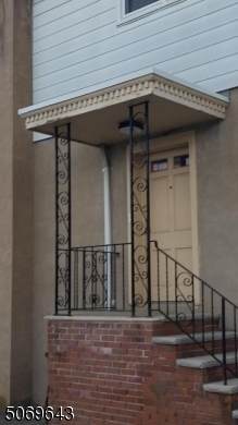 136 Maple Ave - Photo 1